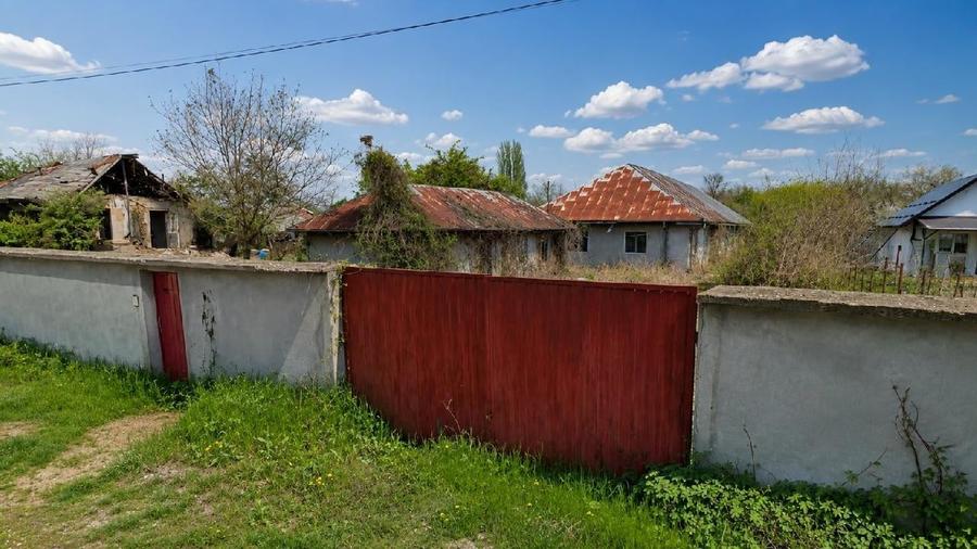 Casă individuală cu 9 camere cu Teren 1930 Mp în Dridu