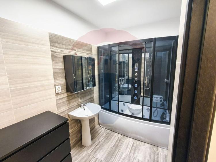 Apartament cu 3 camere semidecomandat, mobilat în Periferie