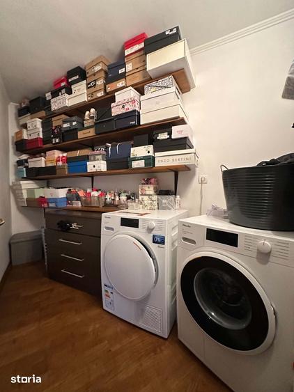 Apartament cu 5 camere decomandat în Soarelui