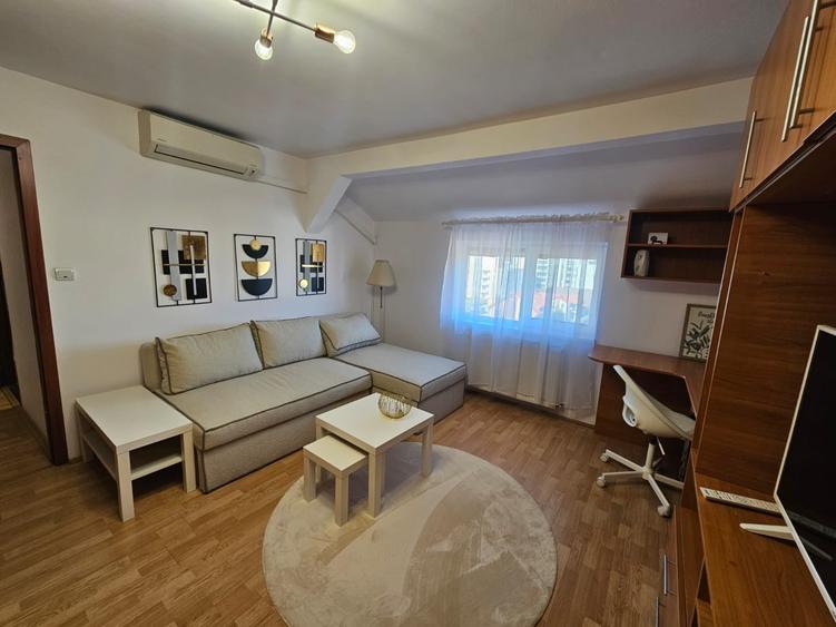 Apartament cu 2 camere semidecomandat în Aradului