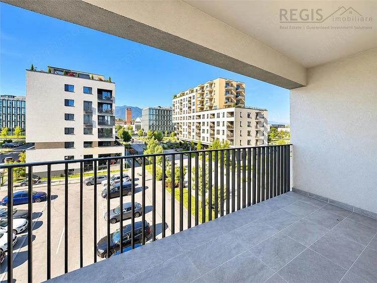 Apartament cu 3 camere decomandat în Tractorul