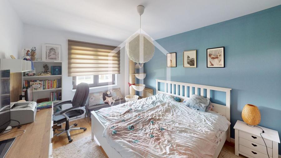 Duplex cu 5 camere cu Canalizare în Cristian