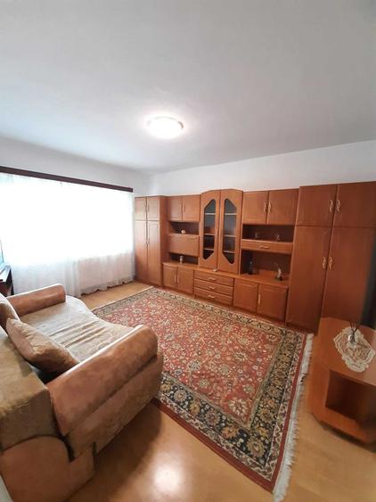 Apartament cu 4 camere decomandat în Vitrometan
