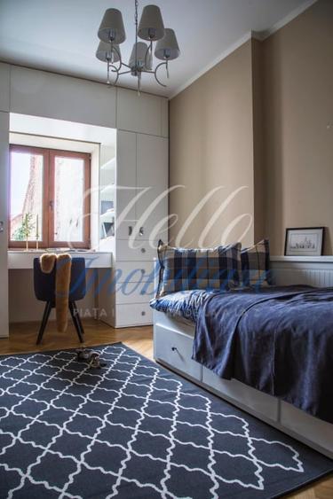 Apartament cu 3 camere semidecomandat, mobilat în Central