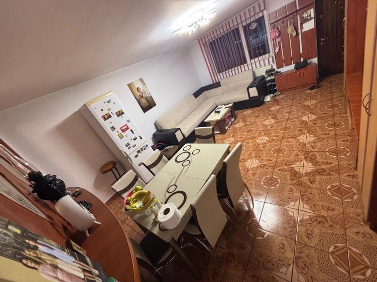 Casă cu 6 camere cu Canalizare în Industriilor