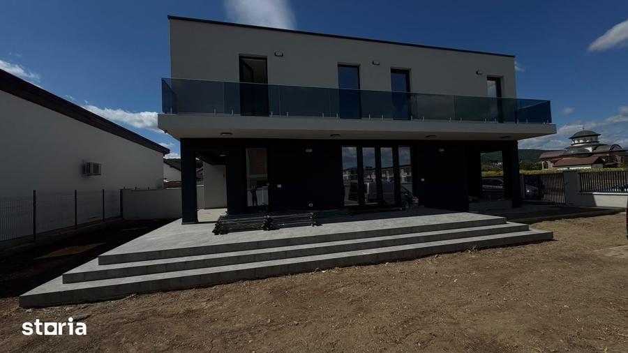 Casă cu 5 camere cu Teren 400 Mp în Tolstoi
