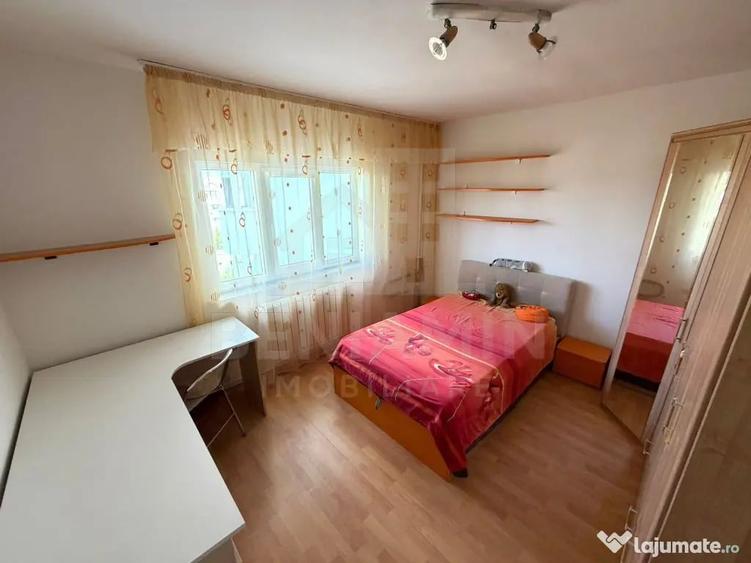 Apartament cu 3 camere decomandat în Brazda lui Novac