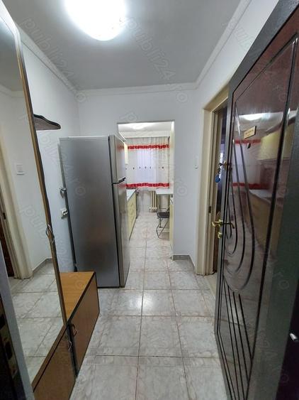 Inchiriez apartament 2 camere Sector 4 - 1