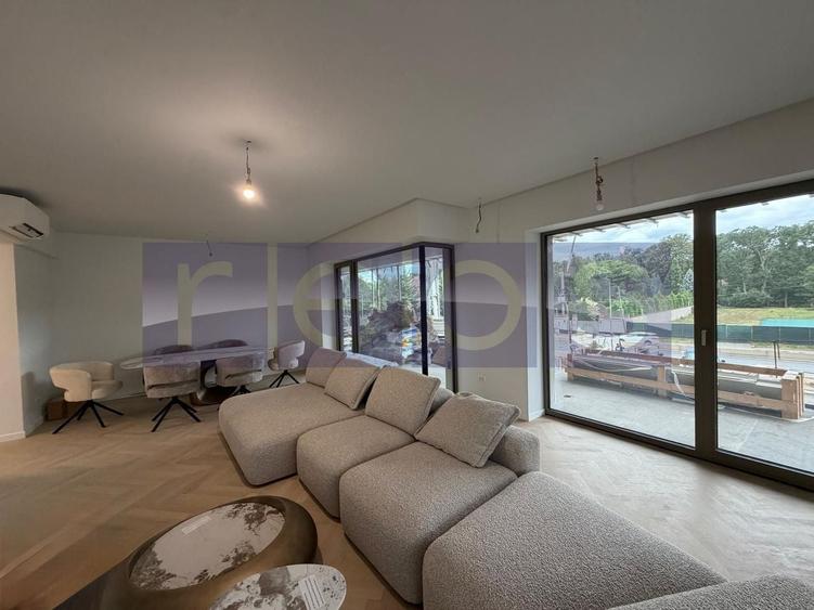 Apartament cu 4 camere decomandat în Central