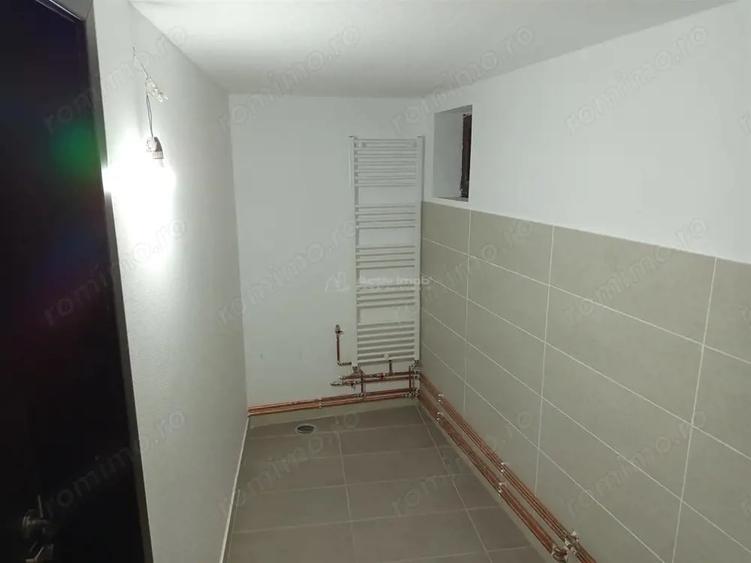 Casă cu Teren 1439 Mp în Socol