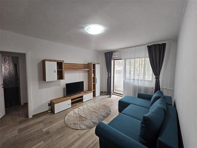 Apartament cu 2 camere semidecomandat, mobilat în Berceni