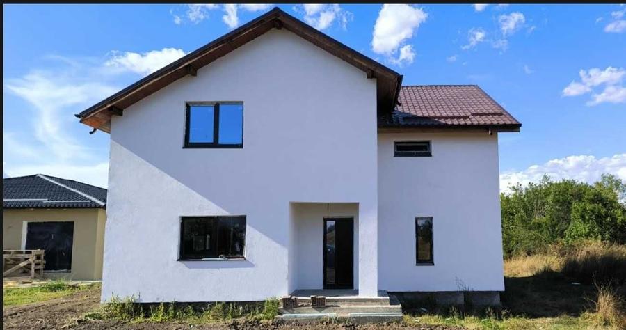 Casă cu 4 camere în Moara Vlăsiei