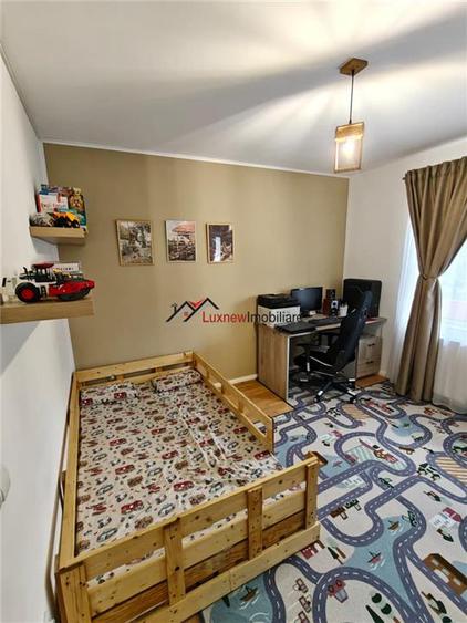 Apartament cu 3 camere semidecomandat, mobilat în Florești