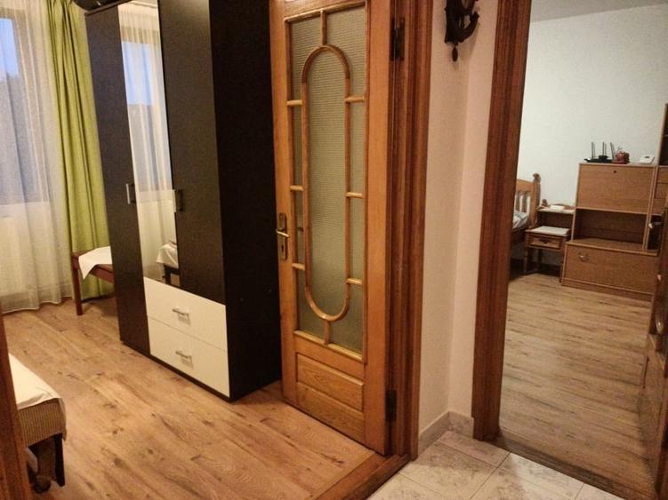 Apartament cu 3 camere decomandat, mobilat în Central
