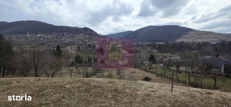 Teren de 2500 mp, în Valea Doftanei