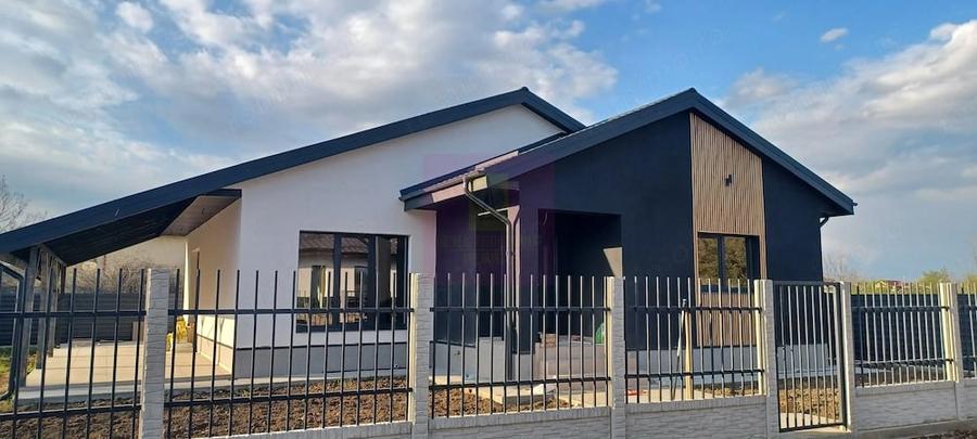Casă cu 4 camere cu Teren 500 Mp în Gulia