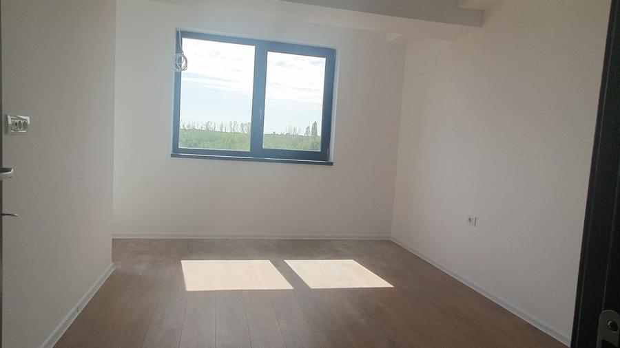 Apartament cu 3 camere semidecomandat în Drumul Taberei