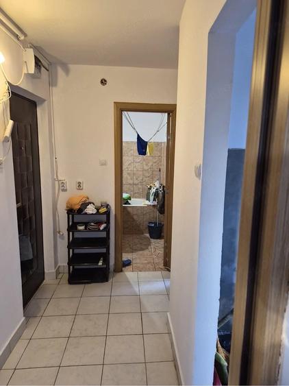 Apartament cu 3 camere semidecomandat în Crihala