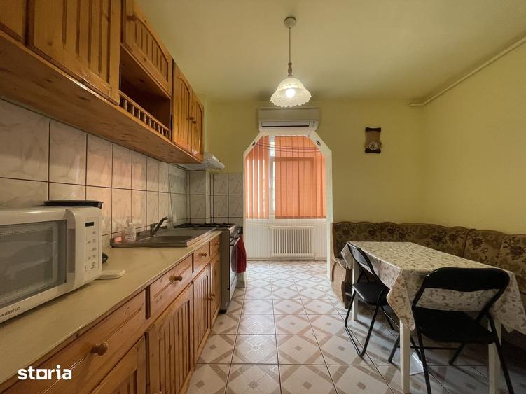 Apartament cu 3 camere decomandat în Vasile Aaron