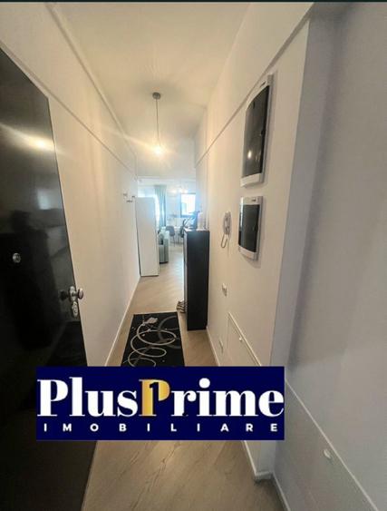 Apartament cu 4 camere semidecomandat în Tineretului