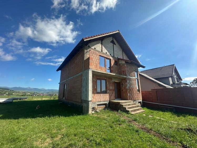Casă individuală cu 4 camere cu Teren 657 Mp în Micești