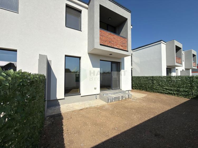 Duplex cu 4 camere cu Canalizare în Tunari