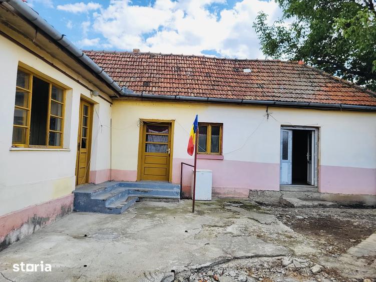 Casă cu 4 camere cu Teren 700 Mp în Rontău