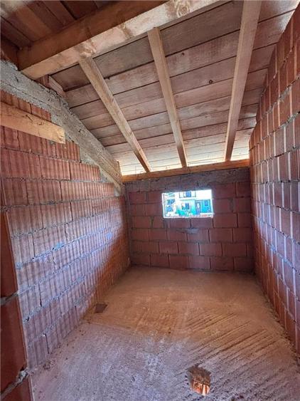 Duplex cu 4 camere cu Canalizare în Moșnița Nouă