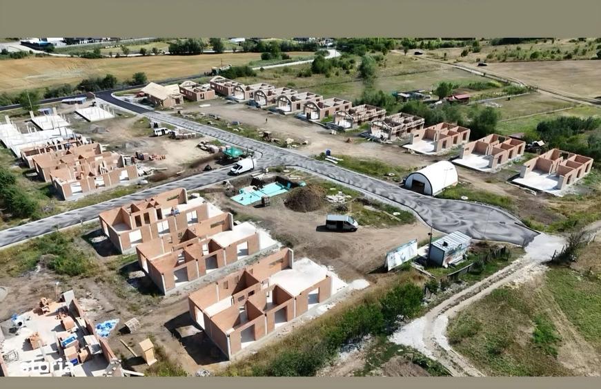 Casă cu 4 camere cu Teren 700 Mp în Livezeni