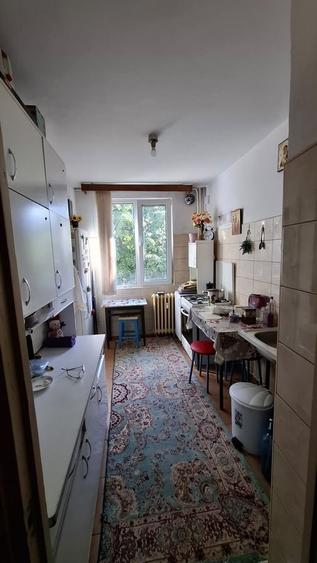 Apartament cu 4 camere decomandat în Berceni