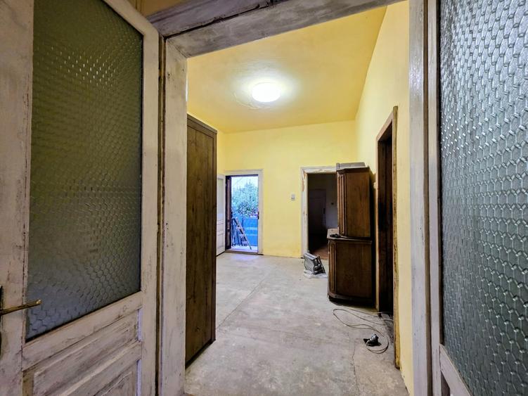 Casă individuală cu 6 camere cu Canalizare în Râșnov