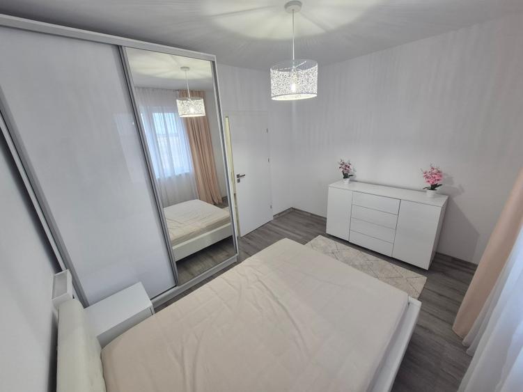 Apartament cu 2 camere decomandat în Girocului