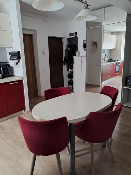 Apartament cu 2 camere decomandat în Chinteni