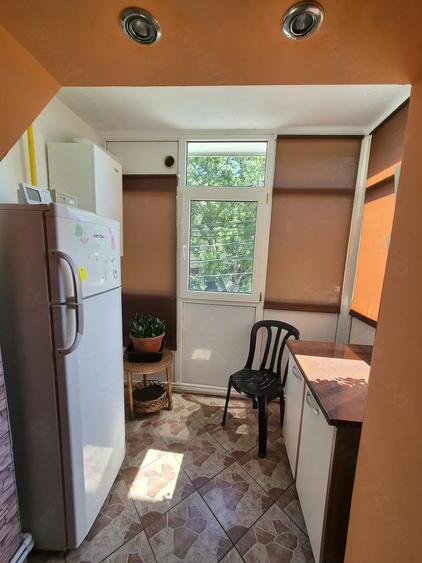 Apartament cu 2 camere decomandat în Găești