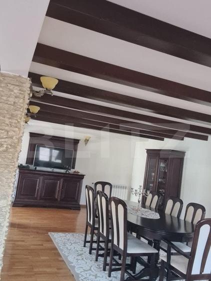 Casă individuală cu 7 camere cu Garaj în Fieni