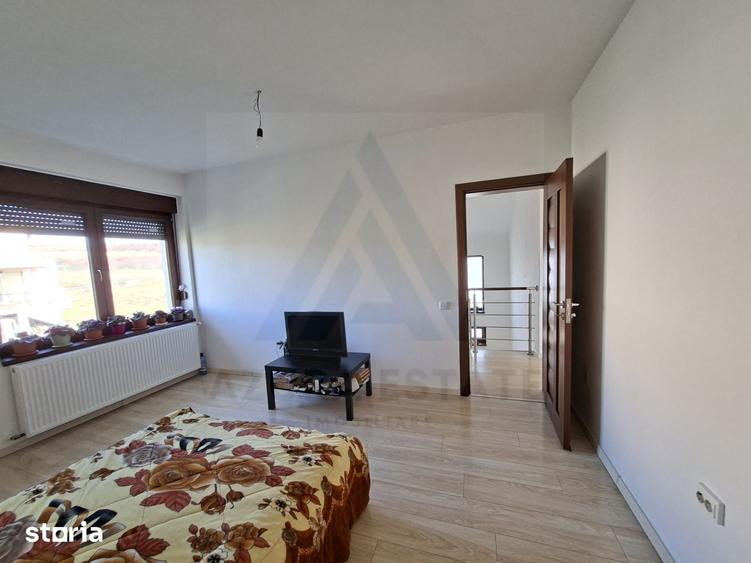 Casă cu 5 camere cu Teren 372 Mp în Daia
