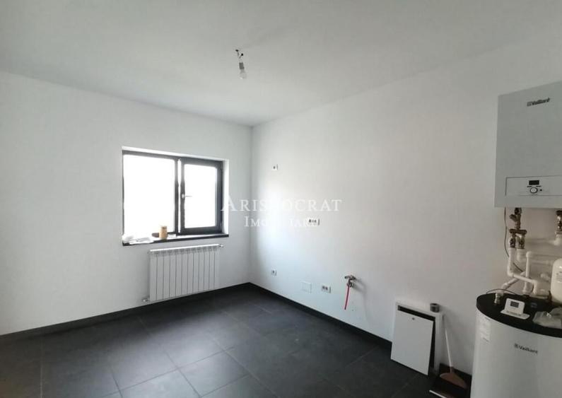 Casă cu 3 camere cu Teren 250 Mp în Ostratu