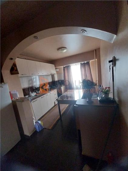 Apartament cu 2 camere semidecomandat, mobilat în Unirii Sud