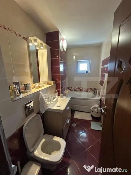 Apartament cu 3 camere decomandat în Micro 5