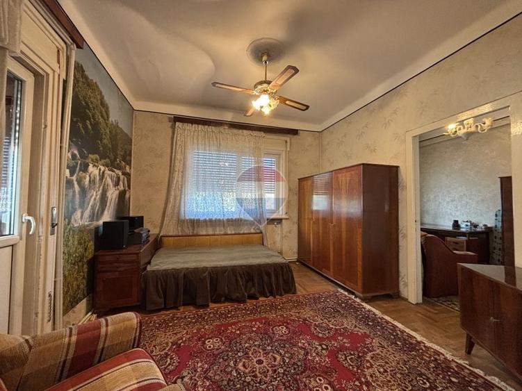 Apartament cu 4 camere decomandat, mobilat în Periferie