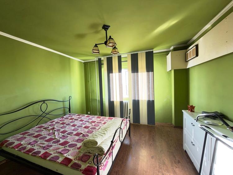 Apartament cu 3 camere decomandat în Steaua