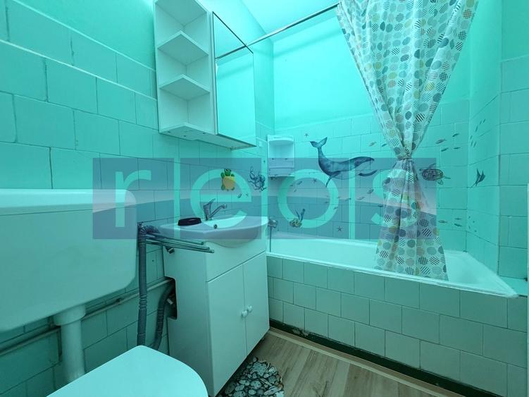 Apartament cu 3 camere semidecomandat în Pajura