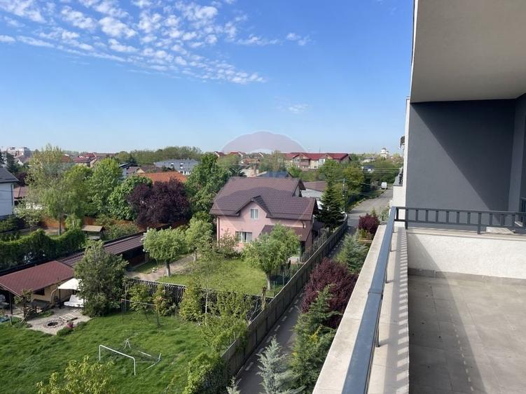 Apartament cu 3 camere semidecomandat, mobilat în Central