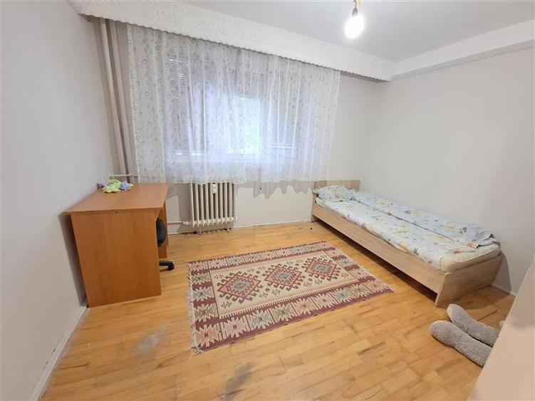 Apartament cu 3 camere decomandat în Narcisa