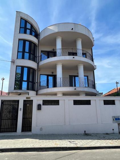 Casă cu 9 camere cu Canalizare în Faleza Nord