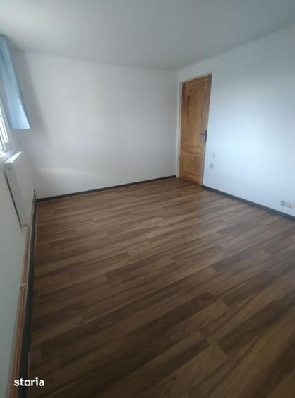 Casă cu 3 camere decomandat cu Teren 500 Mp în Central
