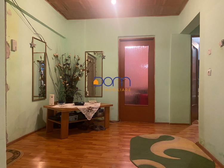 Apartament cu 4 camere decomandat în Central