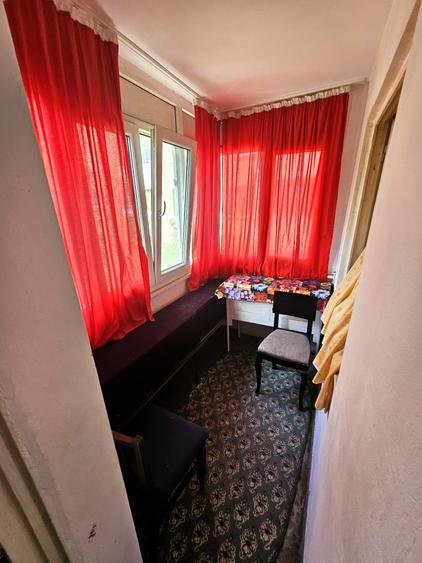 Apartament cu 3 camere decomandat în Drumul Taberei