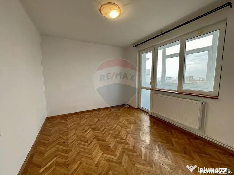 Apartament cu 3 camere semidecomandat în Nord