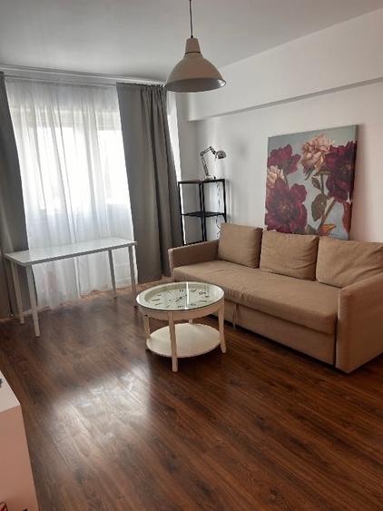 Apartament cu 2 camere semidecomandat, mobilat în 1 Mai